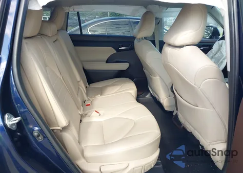 2021 Toyota Highlander Xle z USA, uszkodzony, nr VIN 5TDGZRBH2MS557703